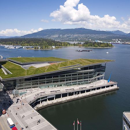 Fairmont Waterfront Hotel Vancouver Kültér fotó The Canada Place building, the main terminal of the airport