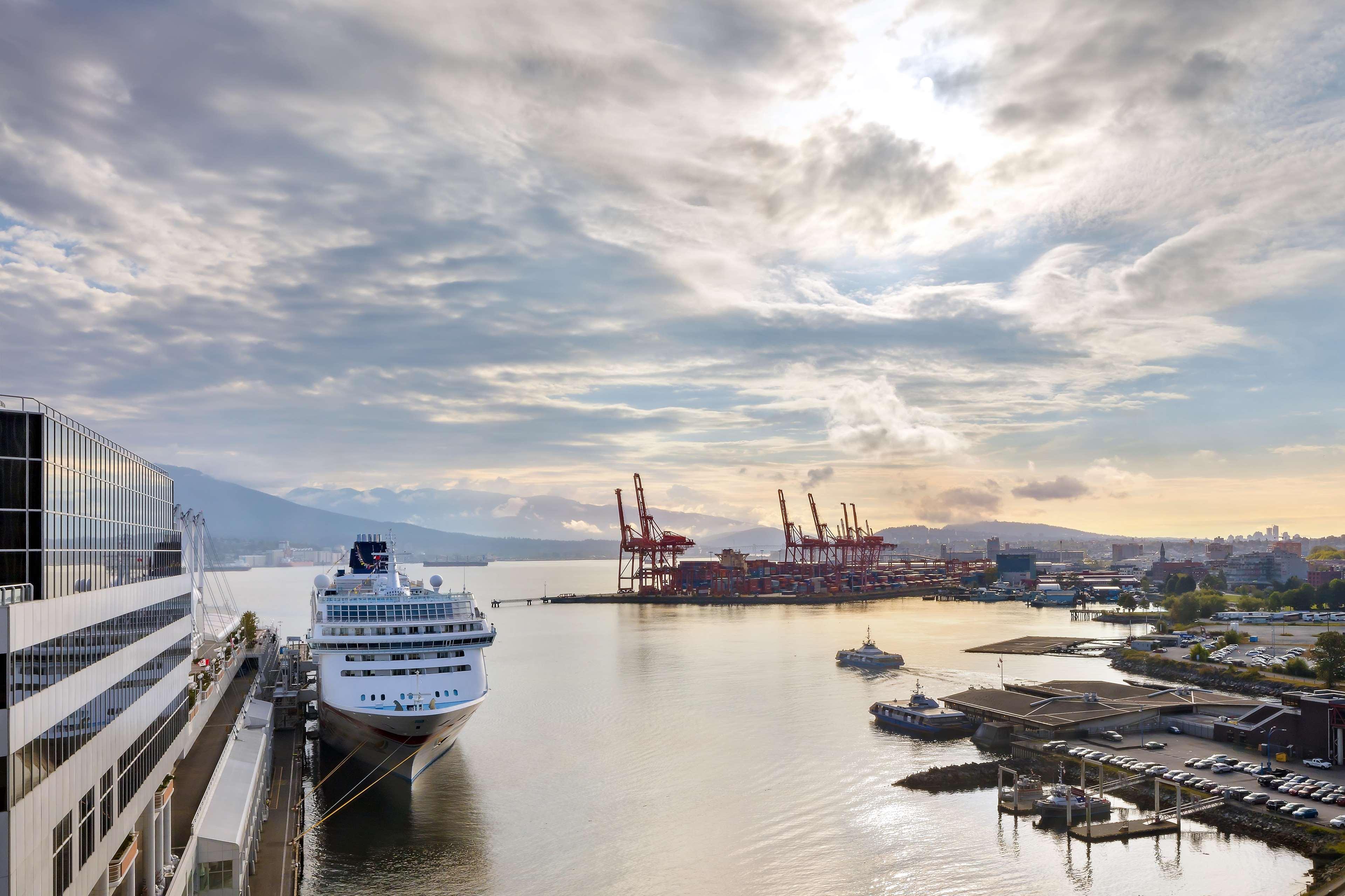 Fairmont Waterfront Hotel Vancouver Kültér fotó Port of Vancouver