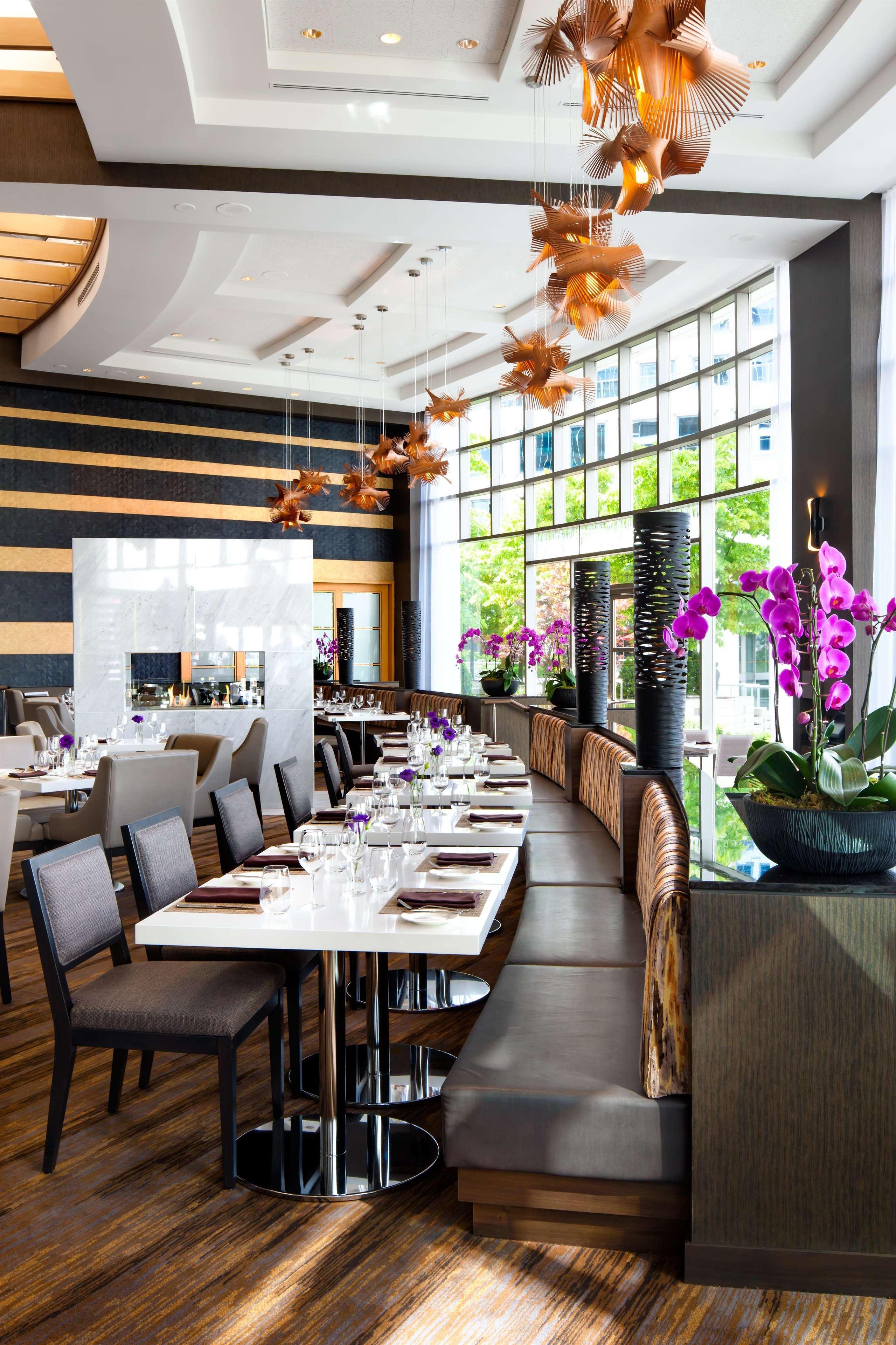 Fairmont Waterfront Hotel Vancouver Kültér fotó The interior of the restaurant