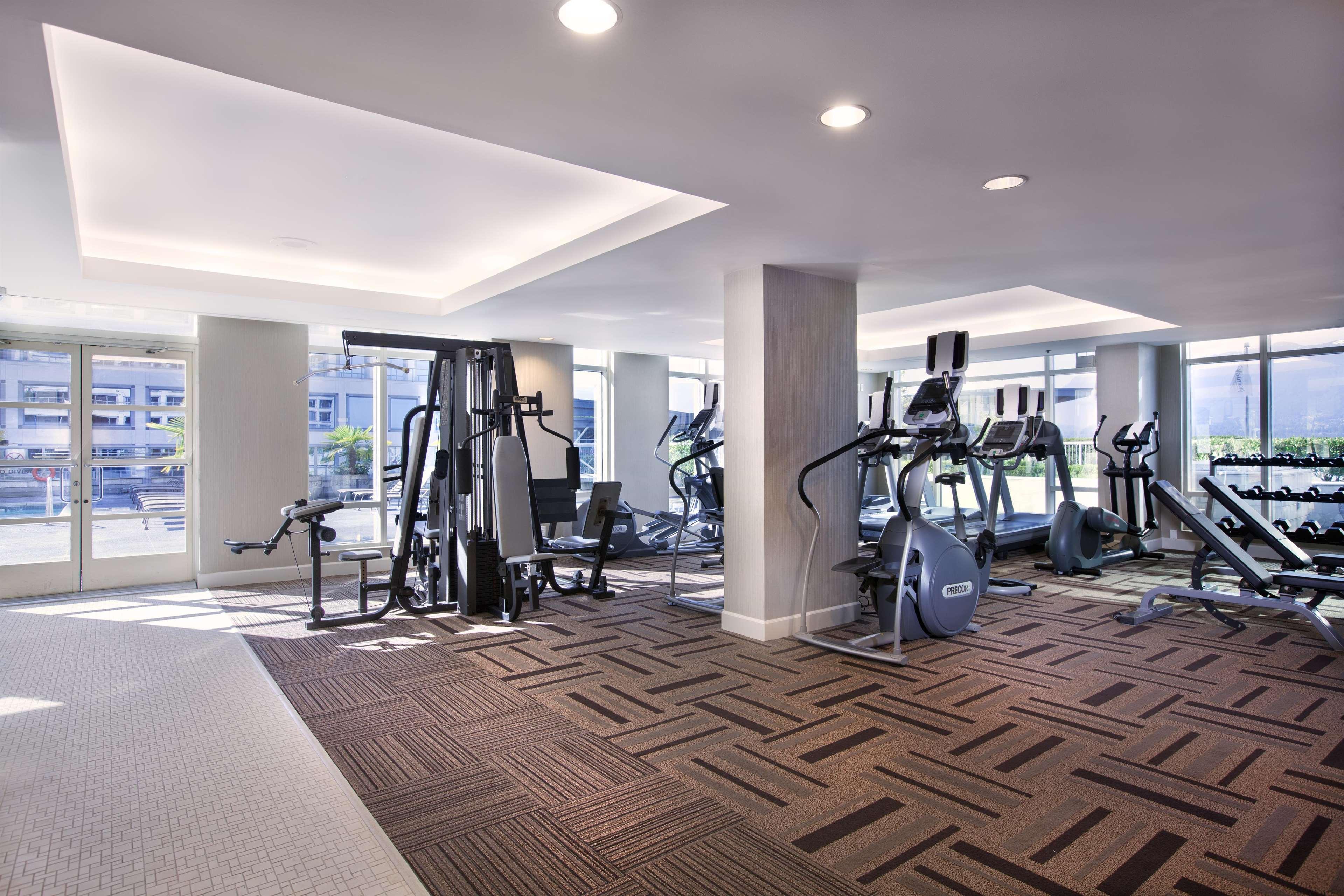 Fairmont Waterfront Hotel Vancouver Kültér fotó The gym at the 1001 Olympic