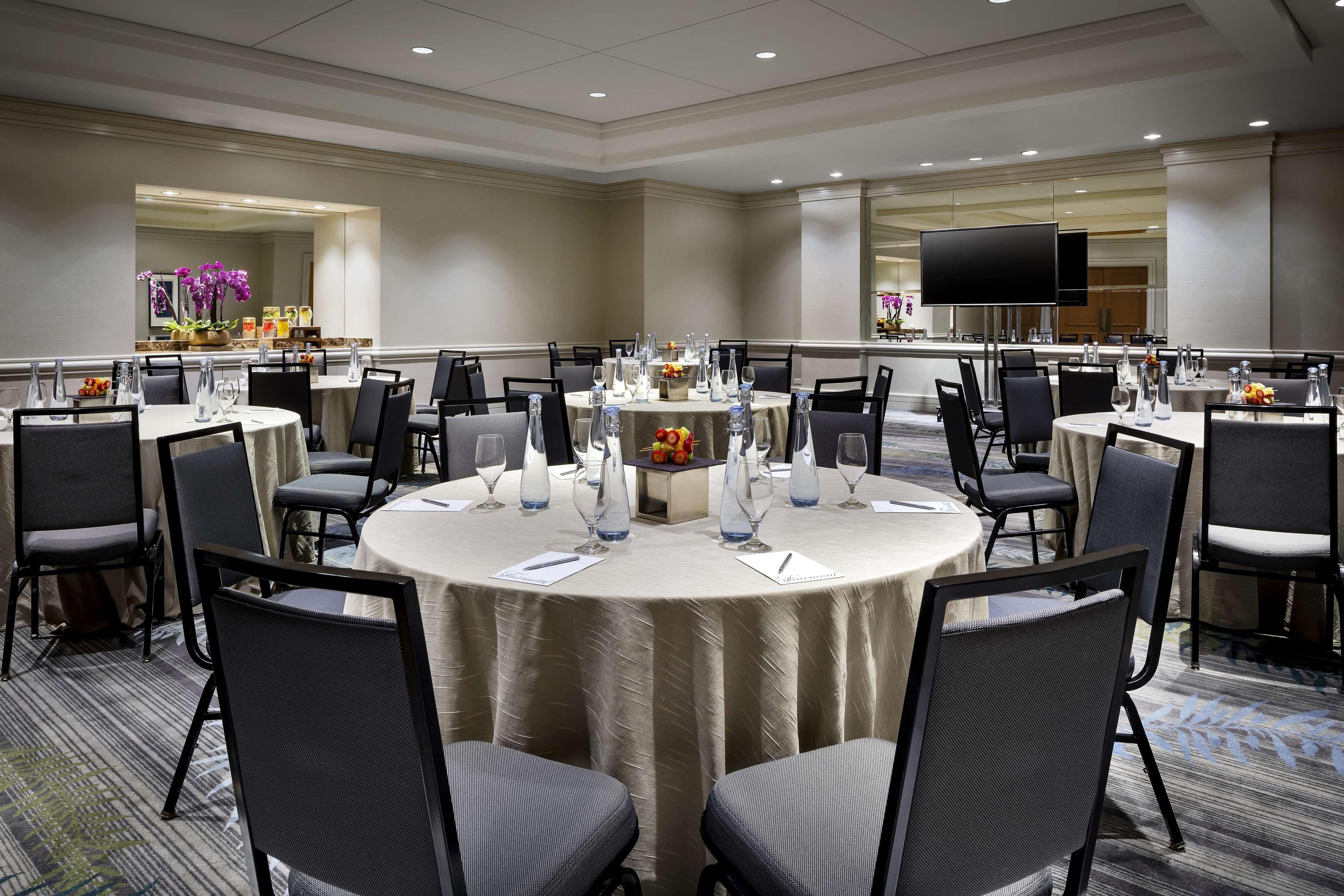 Fairmont Waterfront Hotel Vancouver Kültér fotó The Westin Detroit-Renaissance
