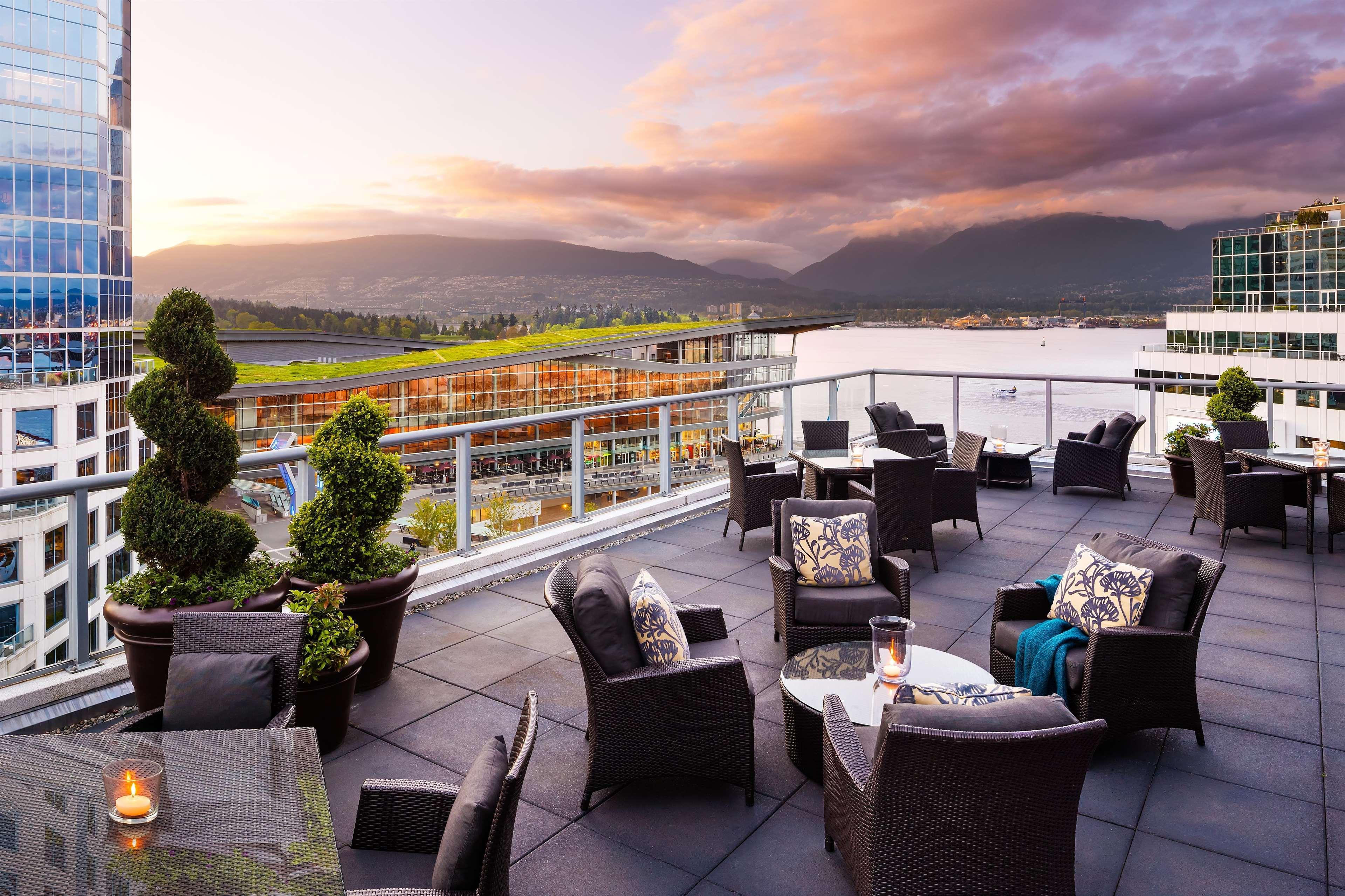 Fairmont Waterfront Hotel Vancouver Kültér fotó The Westin Vancouver