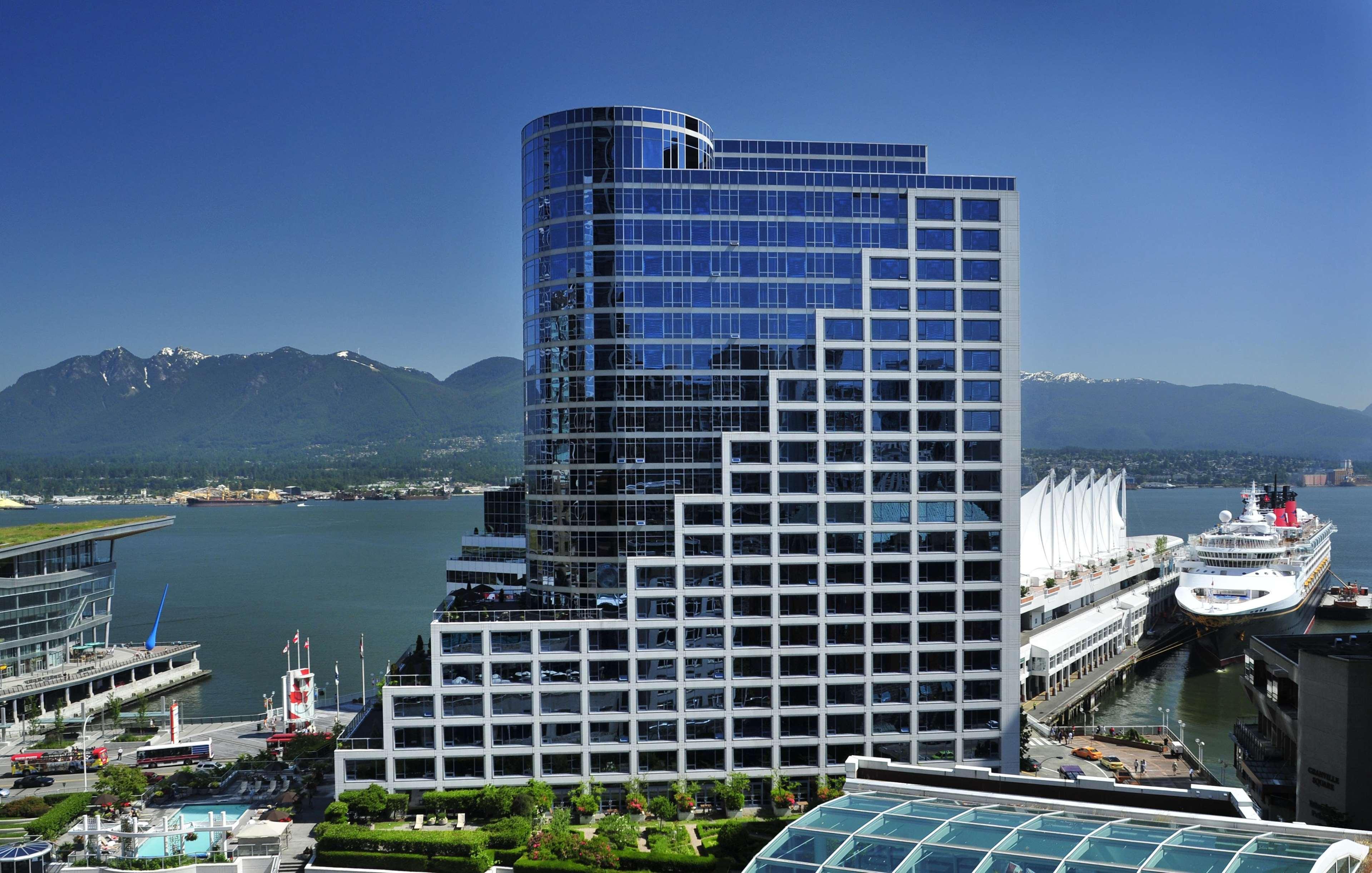 Fairmont Waterfront Hotel Vancouver Kültér fotó Shaw Tower, the company's headquarters in Vancouver
