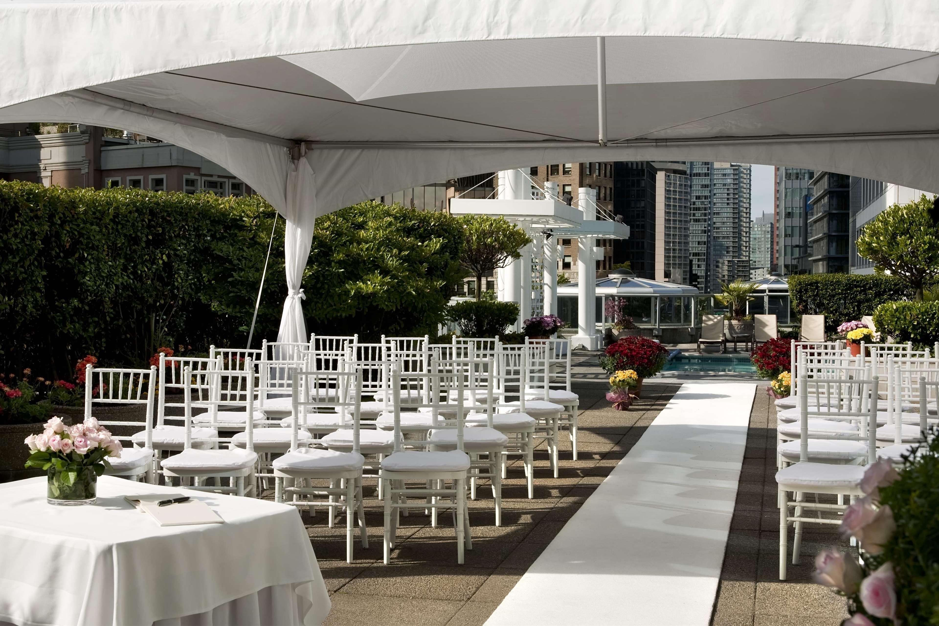 Fairmont Waterfront Hotel Vancouver Kültér fotó The rooftop garden