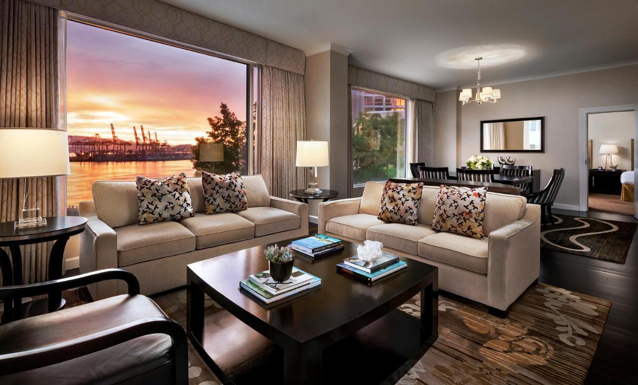 Fairmont Waterfront Hotel Vancouver Kültér fotó A living room at The Ritz-Carlton, Boston